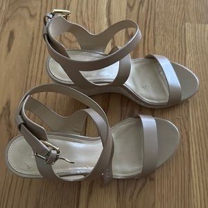 Michael Kors Wedge Sandal in Beige/Cream, leather, size 10